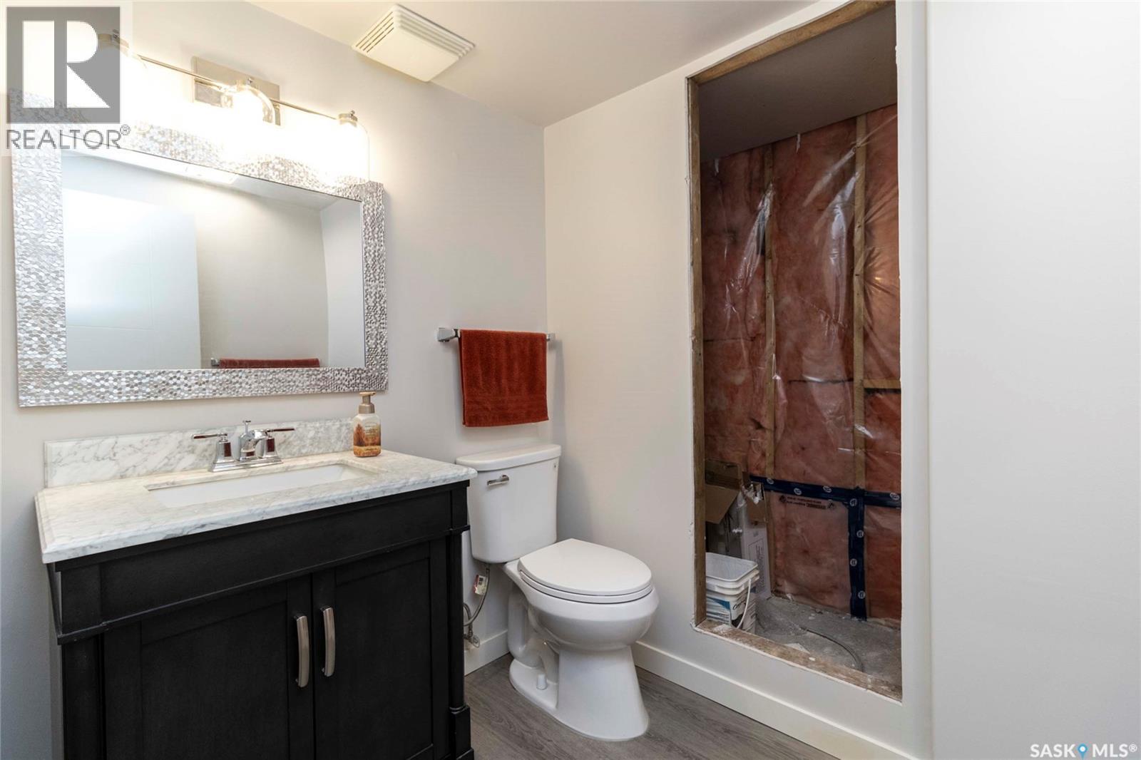 131 Tobin Crescent, Saskatoon, SK - Indoor Photo Showing Bathroom