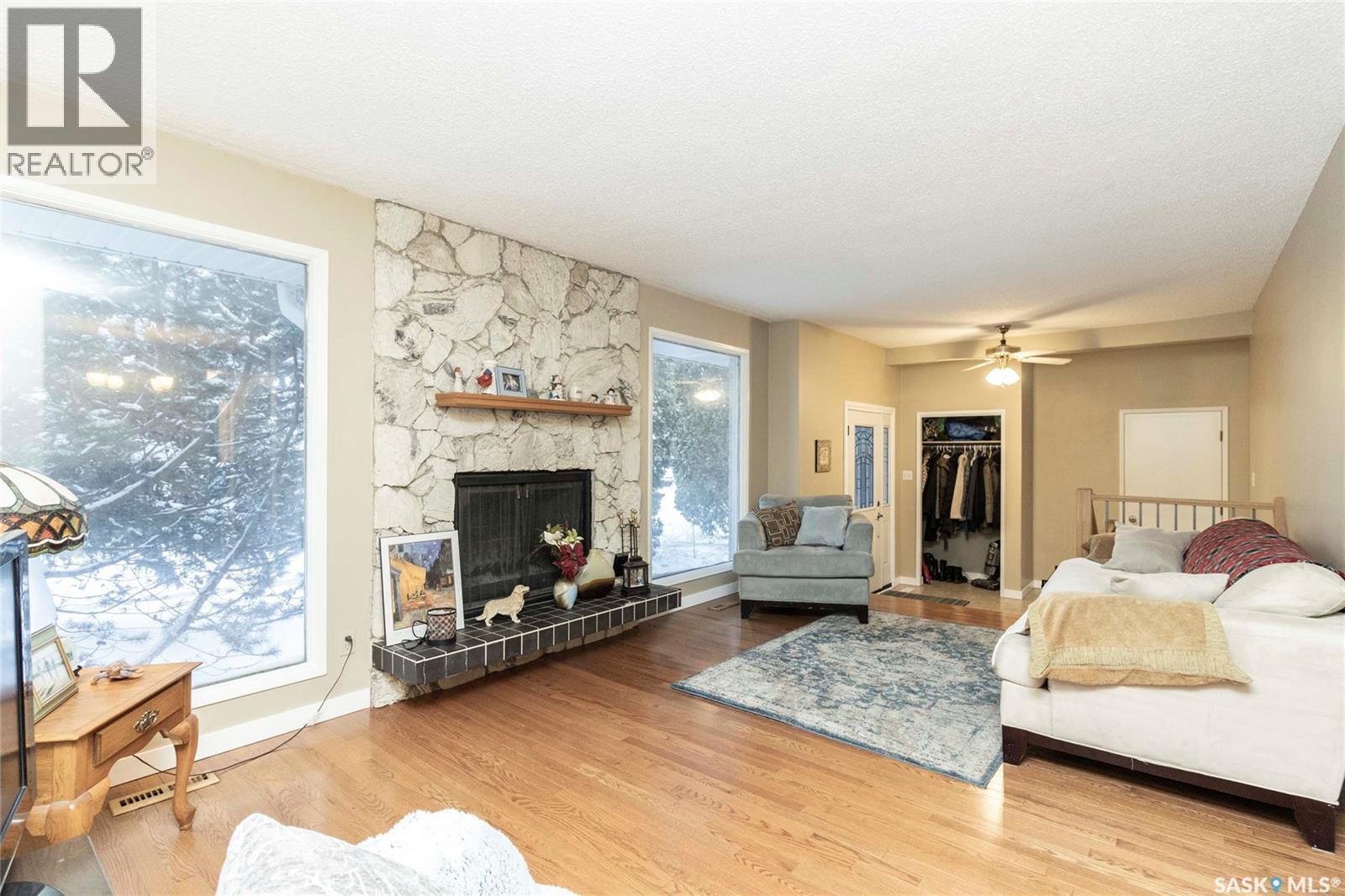 131 Tobin Crescent, Saskatoon, SK - Indoor Photo Showing Living Room With Fireplace