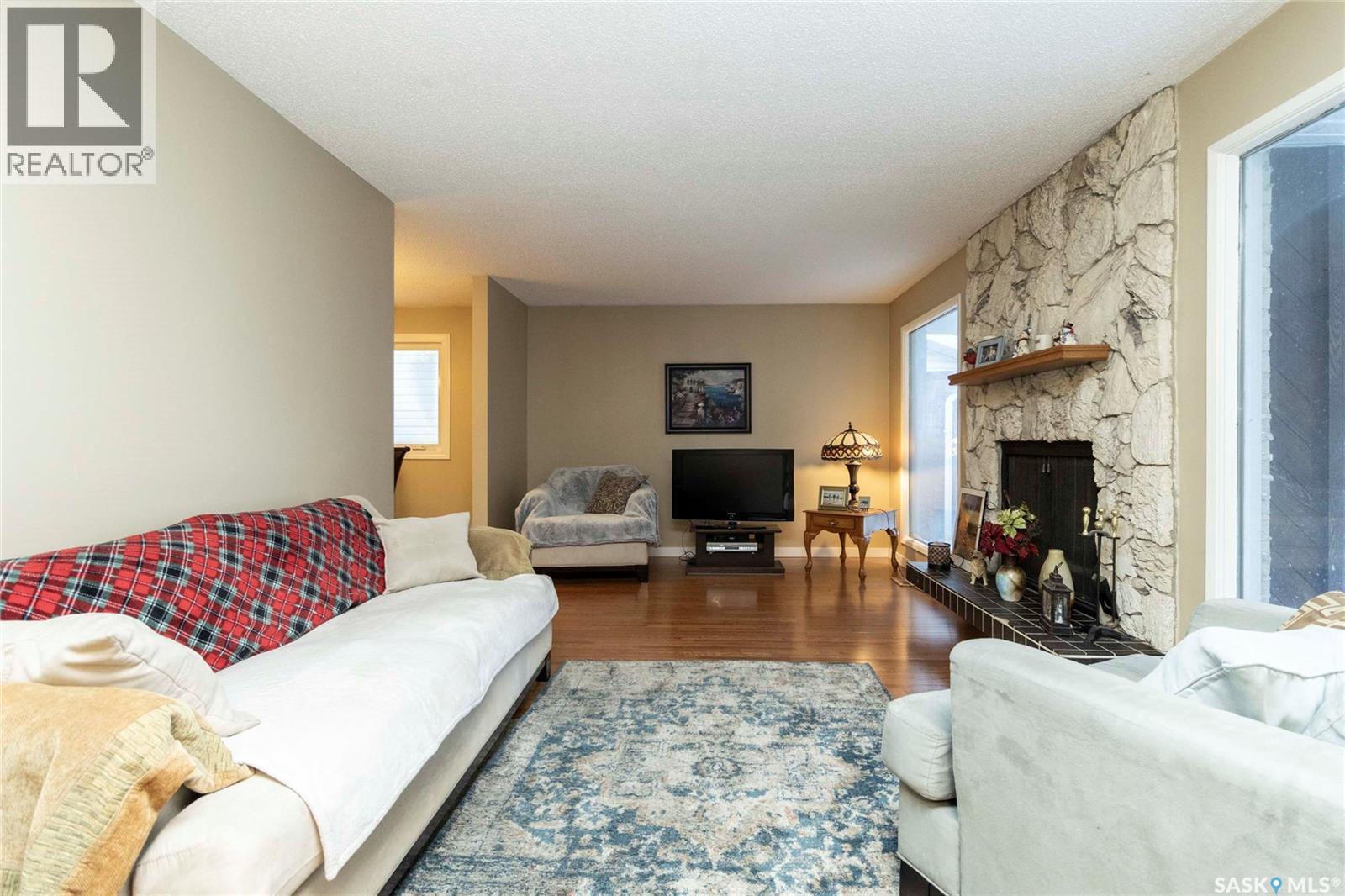 131 Tobin Crescent, Saskatoon, SK - Indoor Photo Showing Living Room With Fireplace