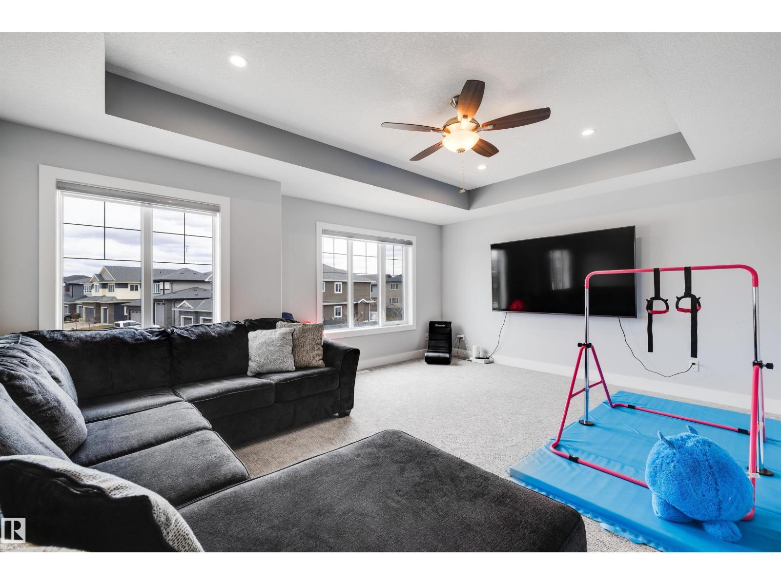 3901 44 Av, Beaumont, AB - Indoor Photo Showing Living Room