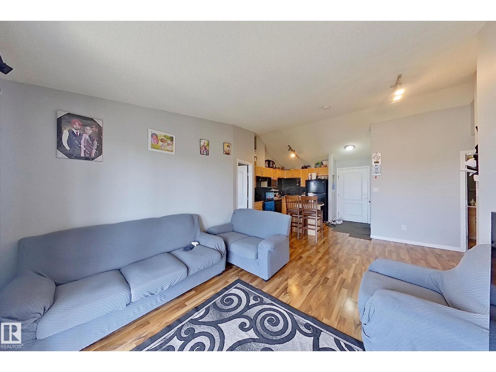 #418 3425 19 St Nw, Edmonton, AB - Indoor Photo Showing Living Room