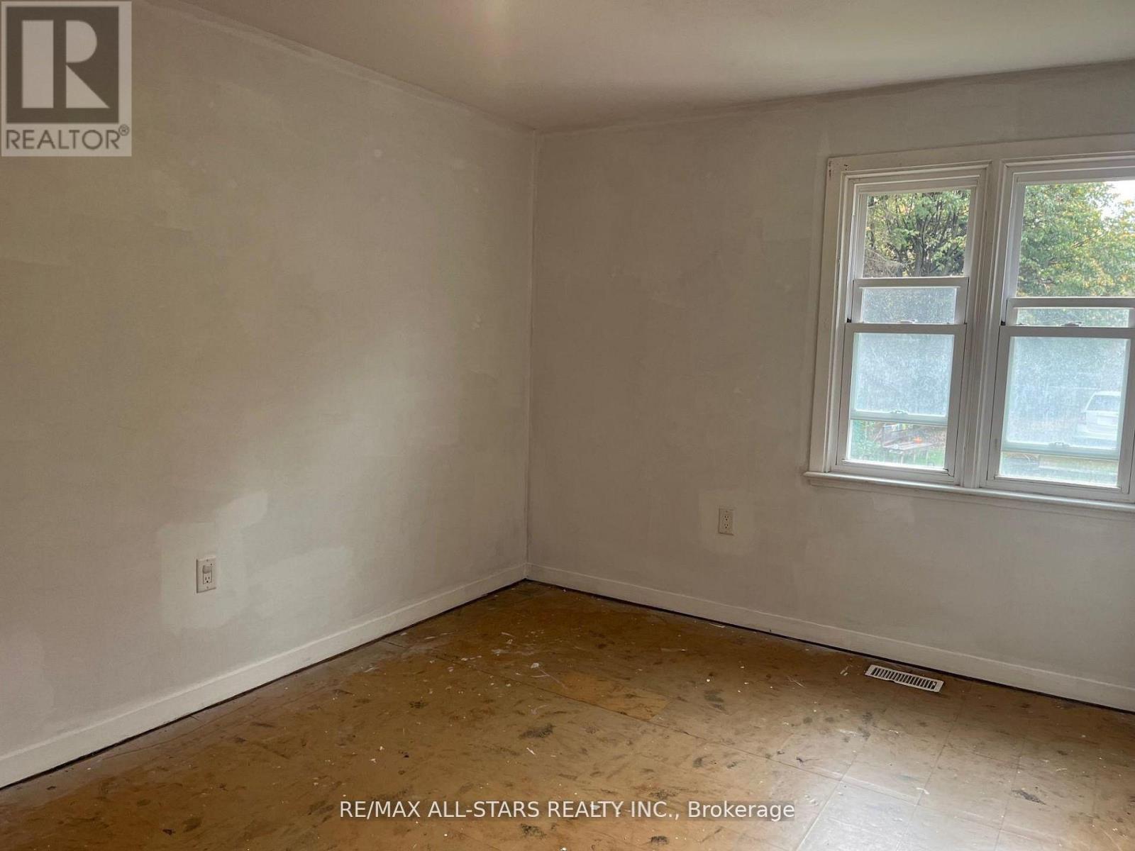 27 Margaret Street, Port Hope, ON - Indoor Photo Showing Other Room