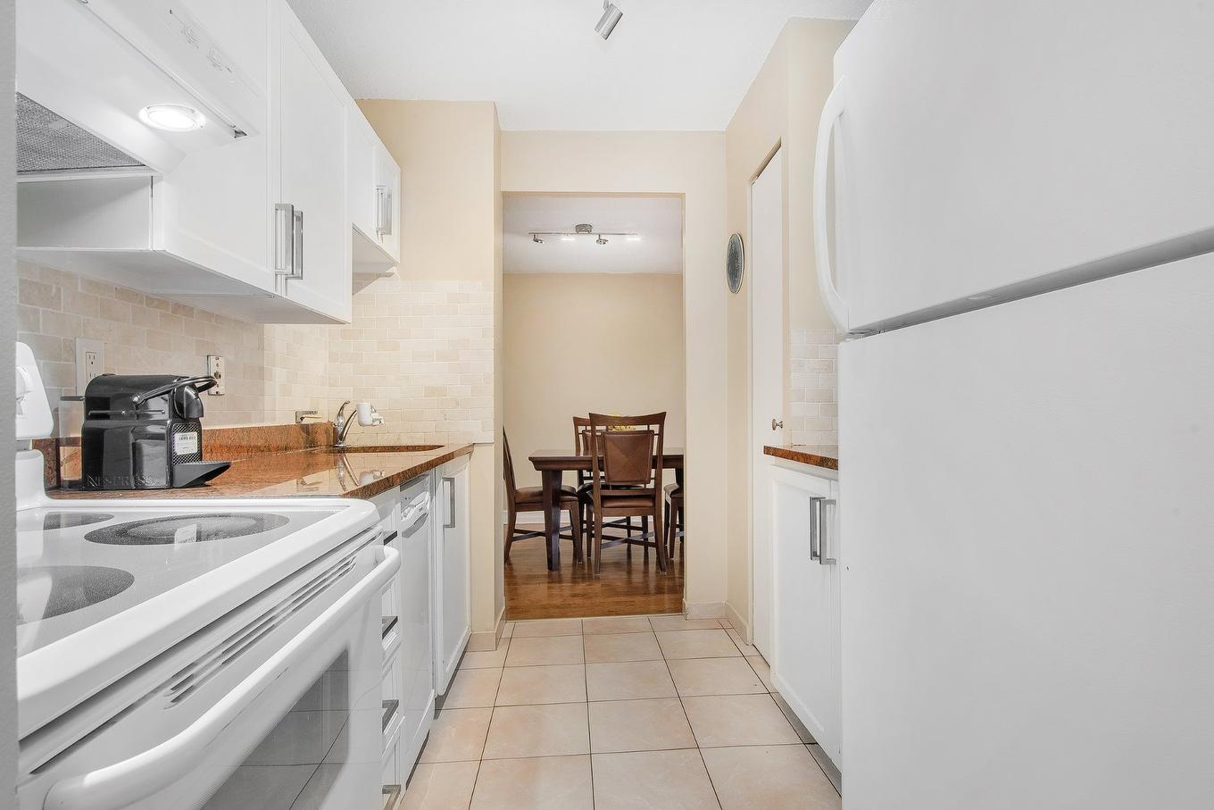 Cuisine - 715-2555 Av. Du Havre-Des-Îles, Laval (Chomedey), QC - Indoor Photo Showing Kitchen