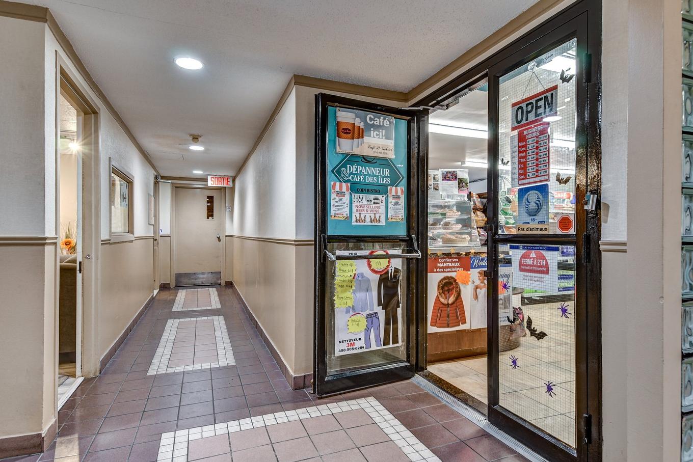 Autre - 715-2555 Av. Du Havre-Des-Îles, Laval (Chomedey), QC - Indoor Photo Showing Other Room