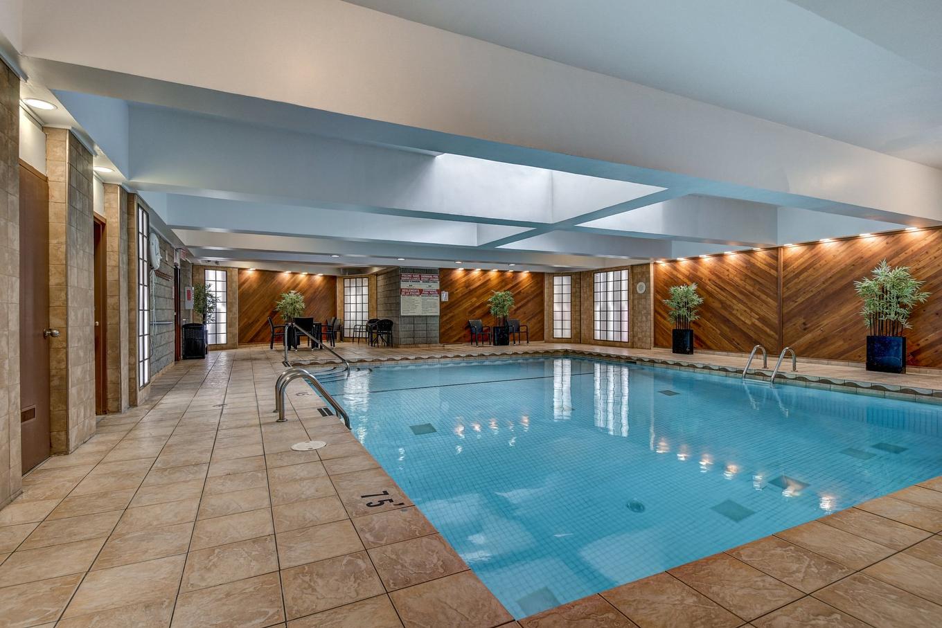 Piscine - 715-2555 Av. Du Havre-Des-Îles, Laval (Chomedey), QC - Indoor Photo Showing Other Room With In Ground Pool