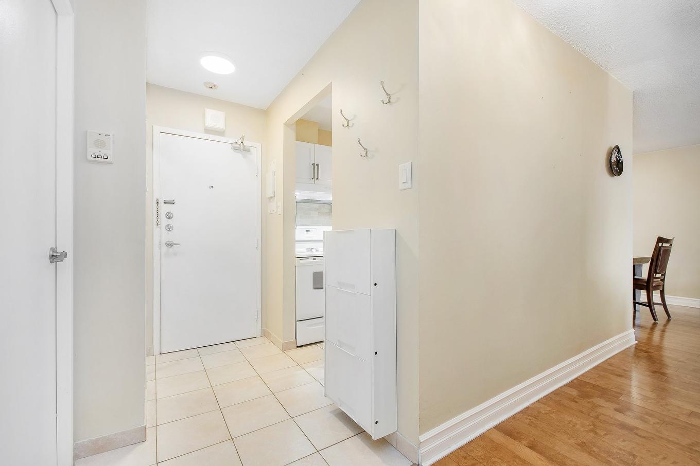 Hall d'entrée/Vestibule - 715-2555 Av. Du Havre-Des-Îles, Laval (Chomedey), QC - Indoor Photo Showing Other Room