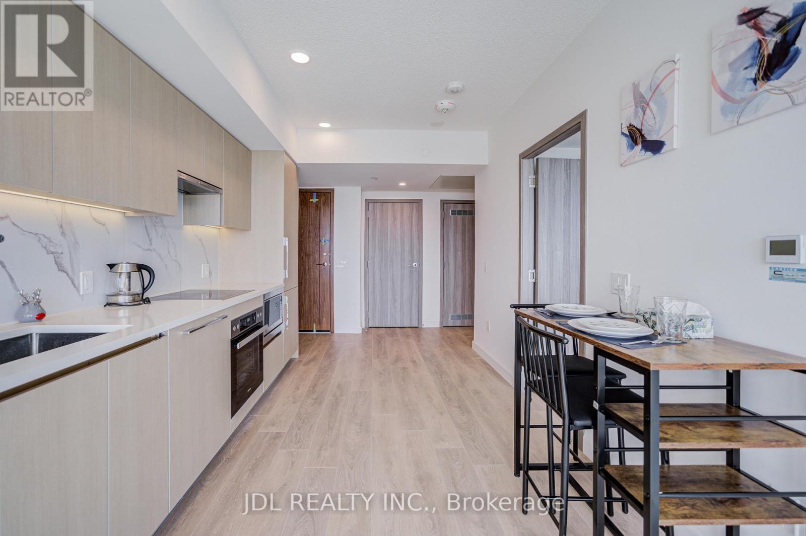 5112 - 1 Concord Cityplace Way, Toronto, ON - Indoor Photo Showing Kitchen With Upgraded Kitchen