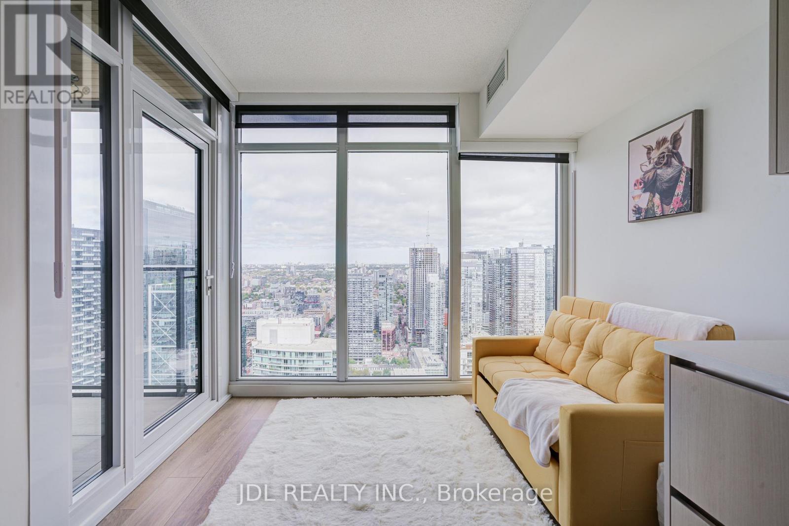 5112 - 1 Concord Cityplace Way, Toronto, ON - Indoor