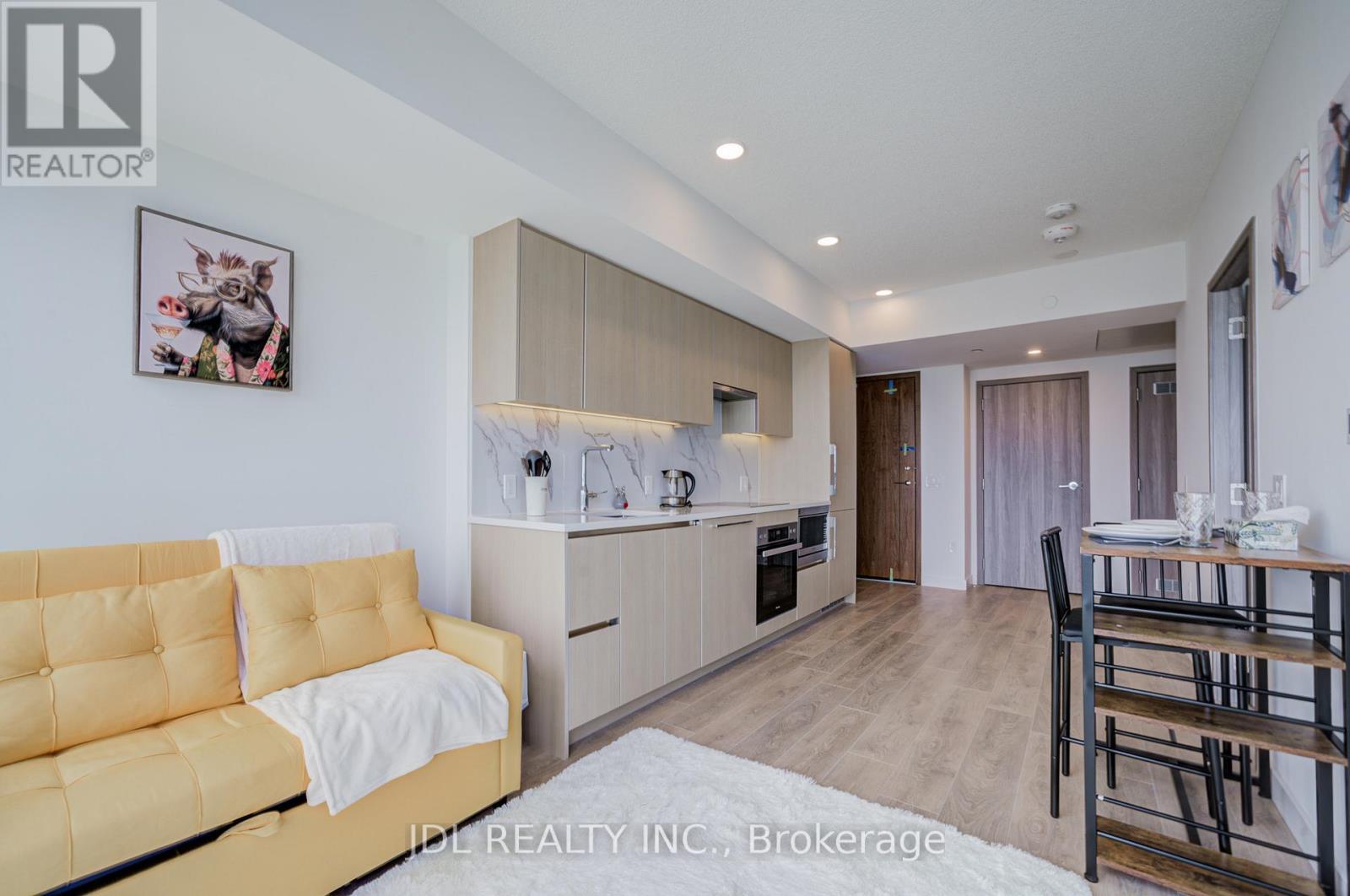 5112 - 1 Concord Cityplace Way, Toronto, ON - Indoor