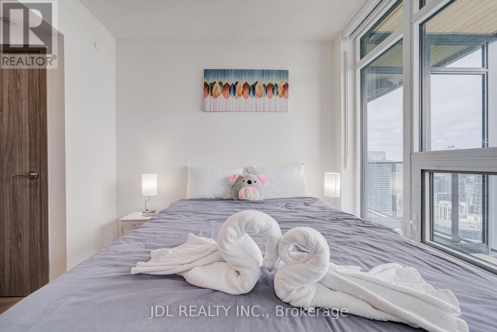 5112 - 1 Concord Cityplace Way, Toronto, ON - Indoor Photo Showing Bedroom