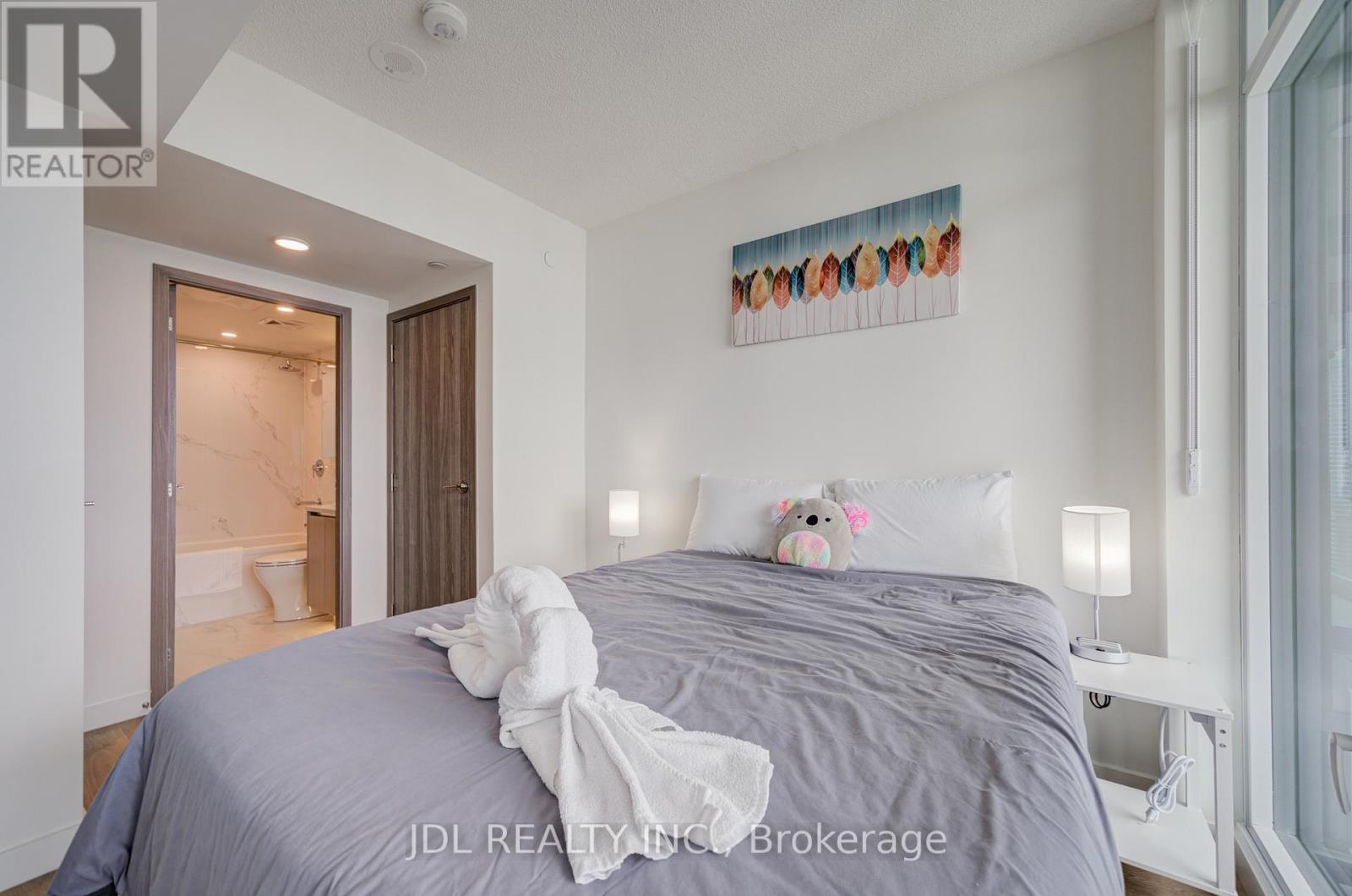 5112 - 1 Concord Cityplace Way, Toronto, ON - Indoor Photo Showing Bedroom