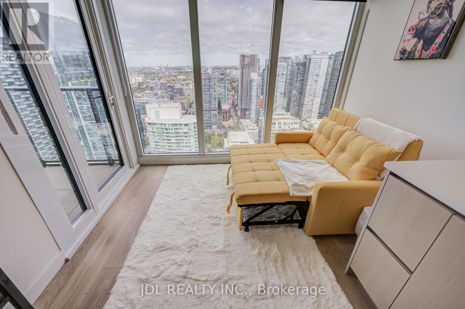 5112 - 1 Concord Cityplace Way, Toronto, ON - Indoor