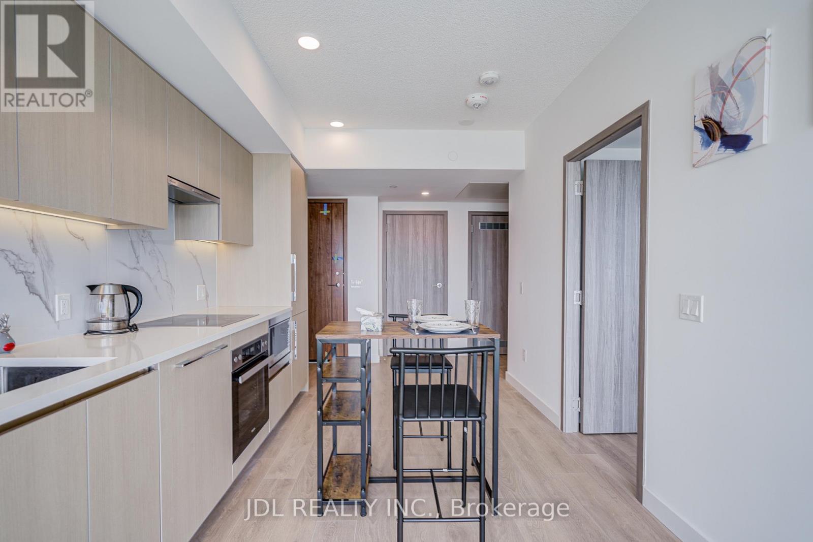 5112 - 1 Concord Cityplace Way, Toronto, ON - Indoor Photo Showing Kitchen