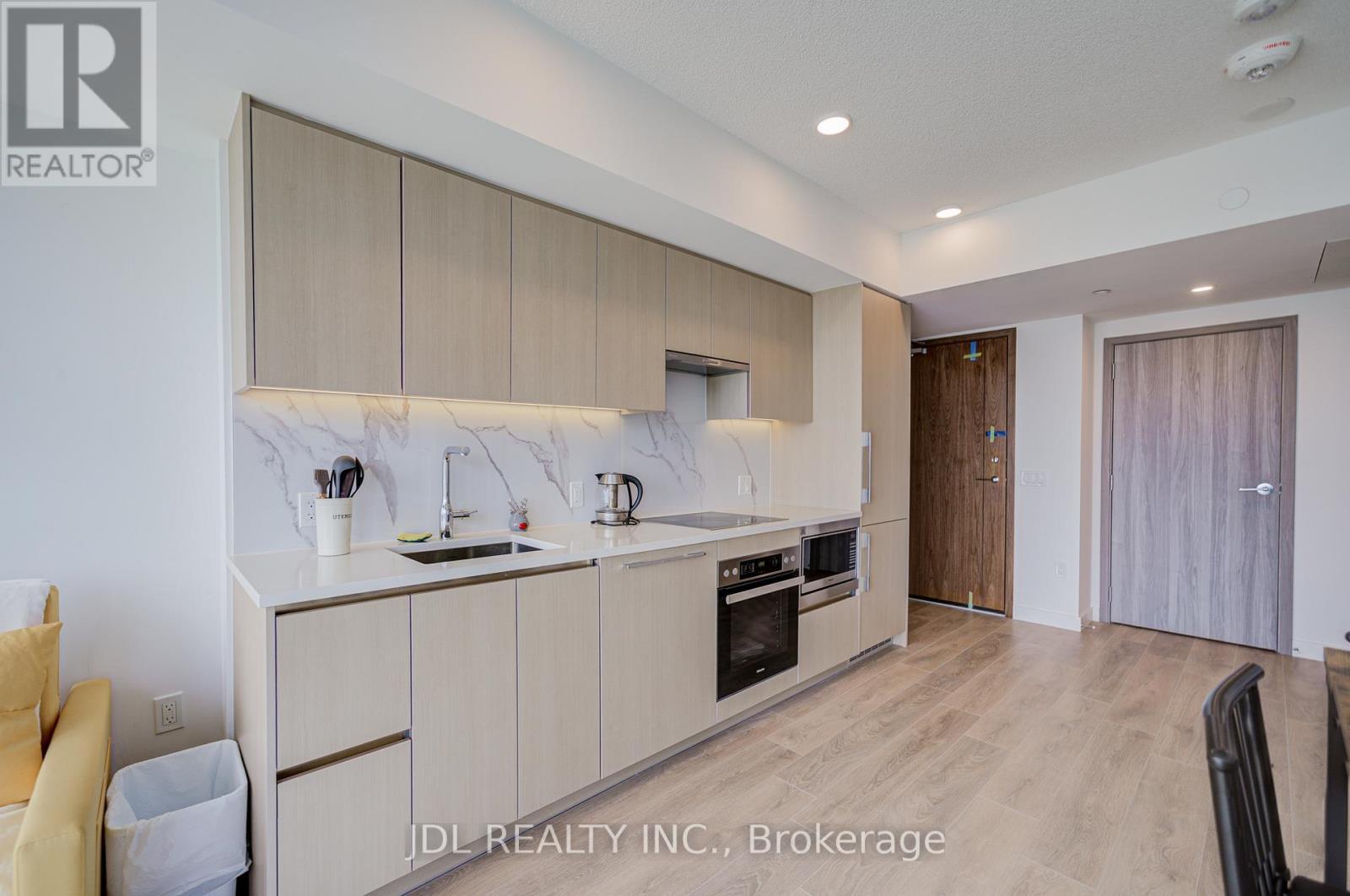 5112 - 1 Concord Cityplace Way, Toronto, ON - Indoor Photo Showing Kitchen