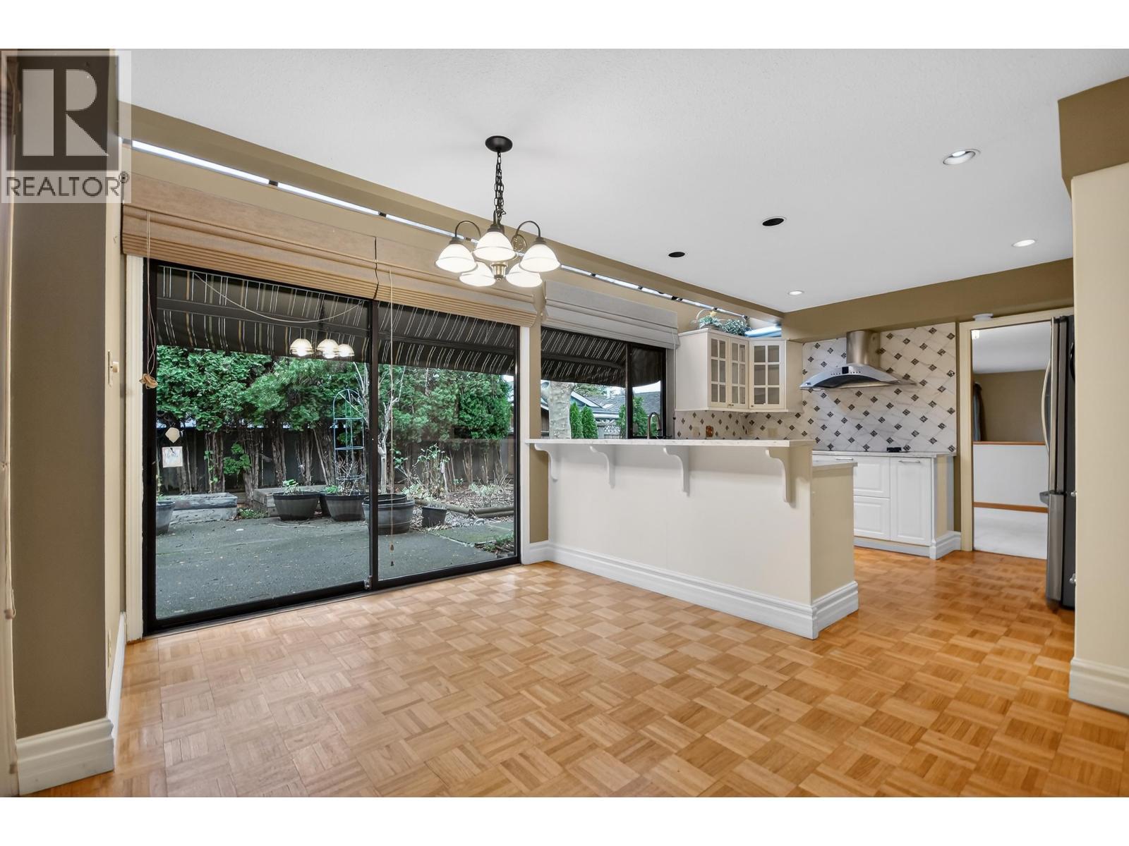 9839 Waller Court, Richmond, BC - Indoor Photo Showing Kitchen