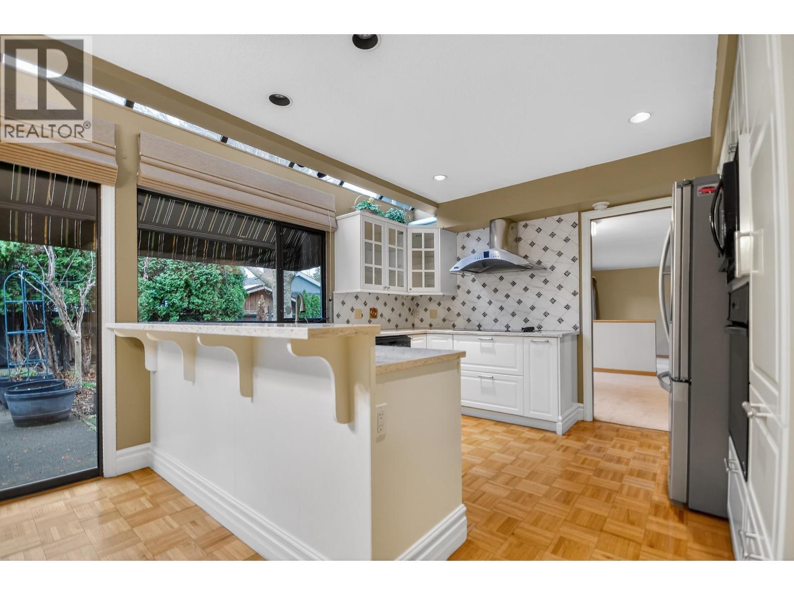 9839 Waller Court, Richmond, BC - Indoor Photo Showing Kitchen