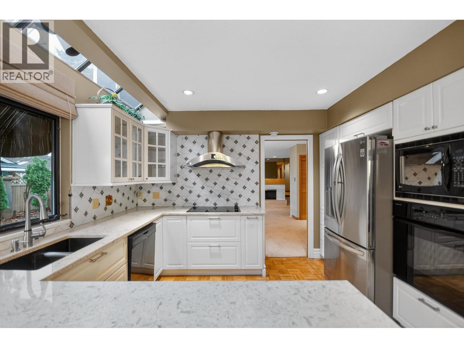 9839 Waller Court, Richmond, BC - Indoor Photo Showing Kitchen With Double Sink