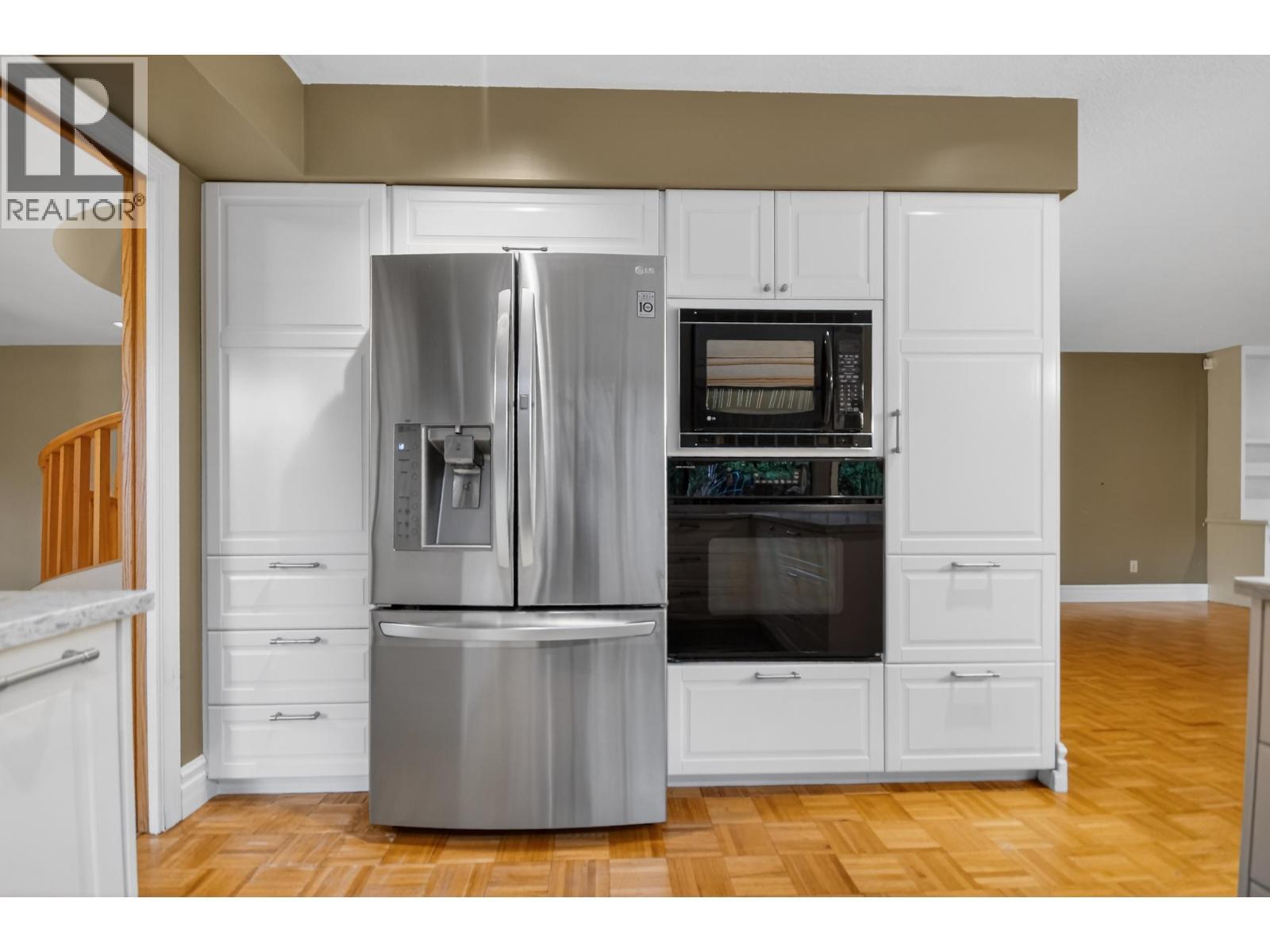 9839 Waller Court, Richmond, BC - Indoor Photo Showing Kitchen