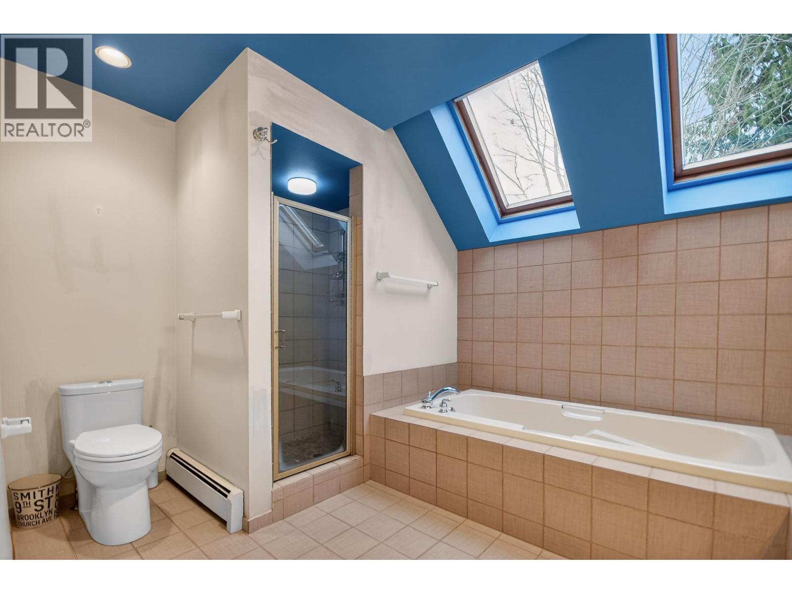 9839 Waller Court, Richmond, BC - Indoor Photo Showing Bathroom