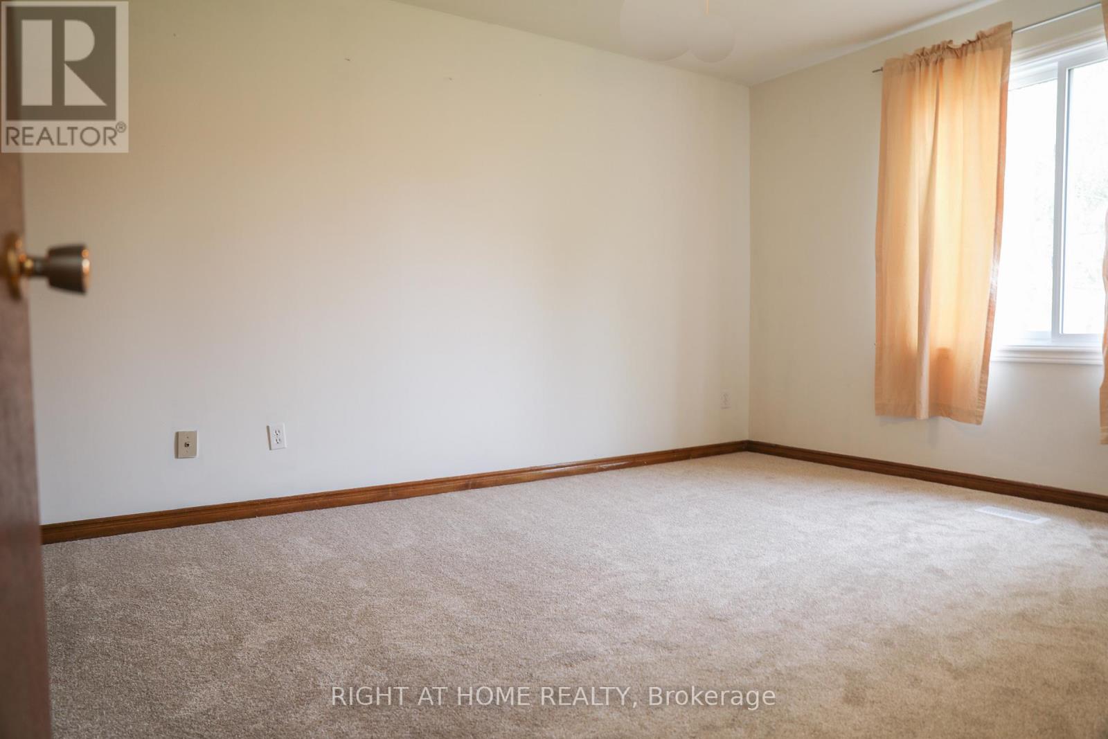 516 Springbank Avenue N, Woodstock (Woodstock - North), ON - Indoor Photo Showing Other Room