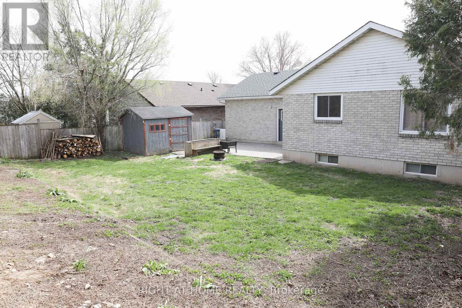 516 Springbank Avenue N, Woodstock (Woodstock - North), ON - Outdoor With Exterior