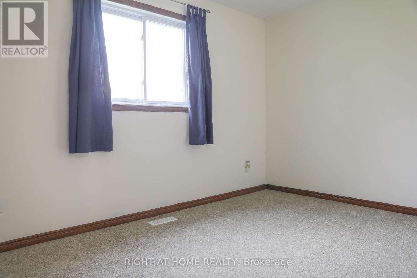 516 Springbank Avenue N, Woodstock (Woodstock - North), ON - Indoor Photo Showing Other Room