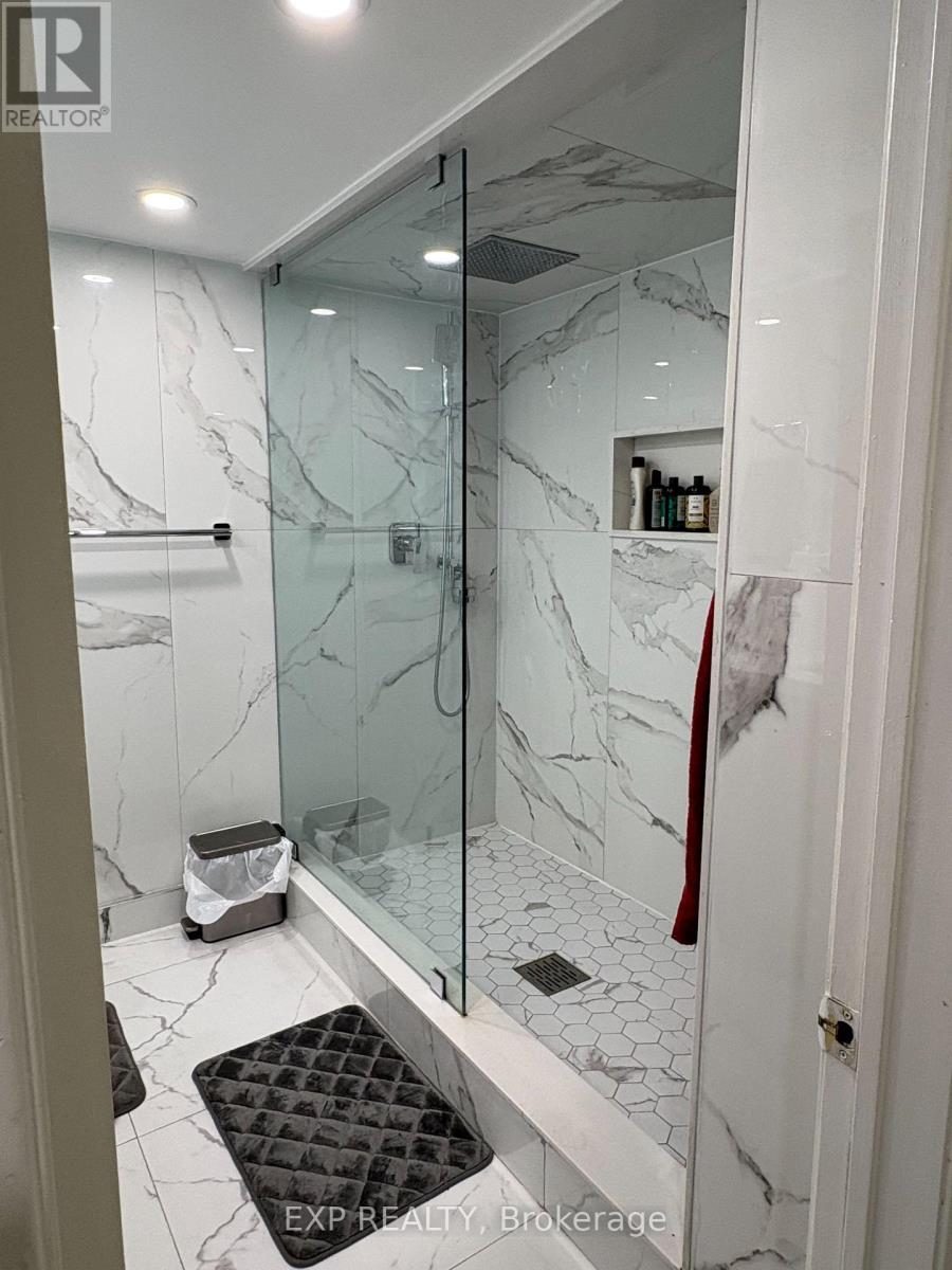 3810 Thomas Street, Mississauga, ON - Indoor Photo Showing Bathroom