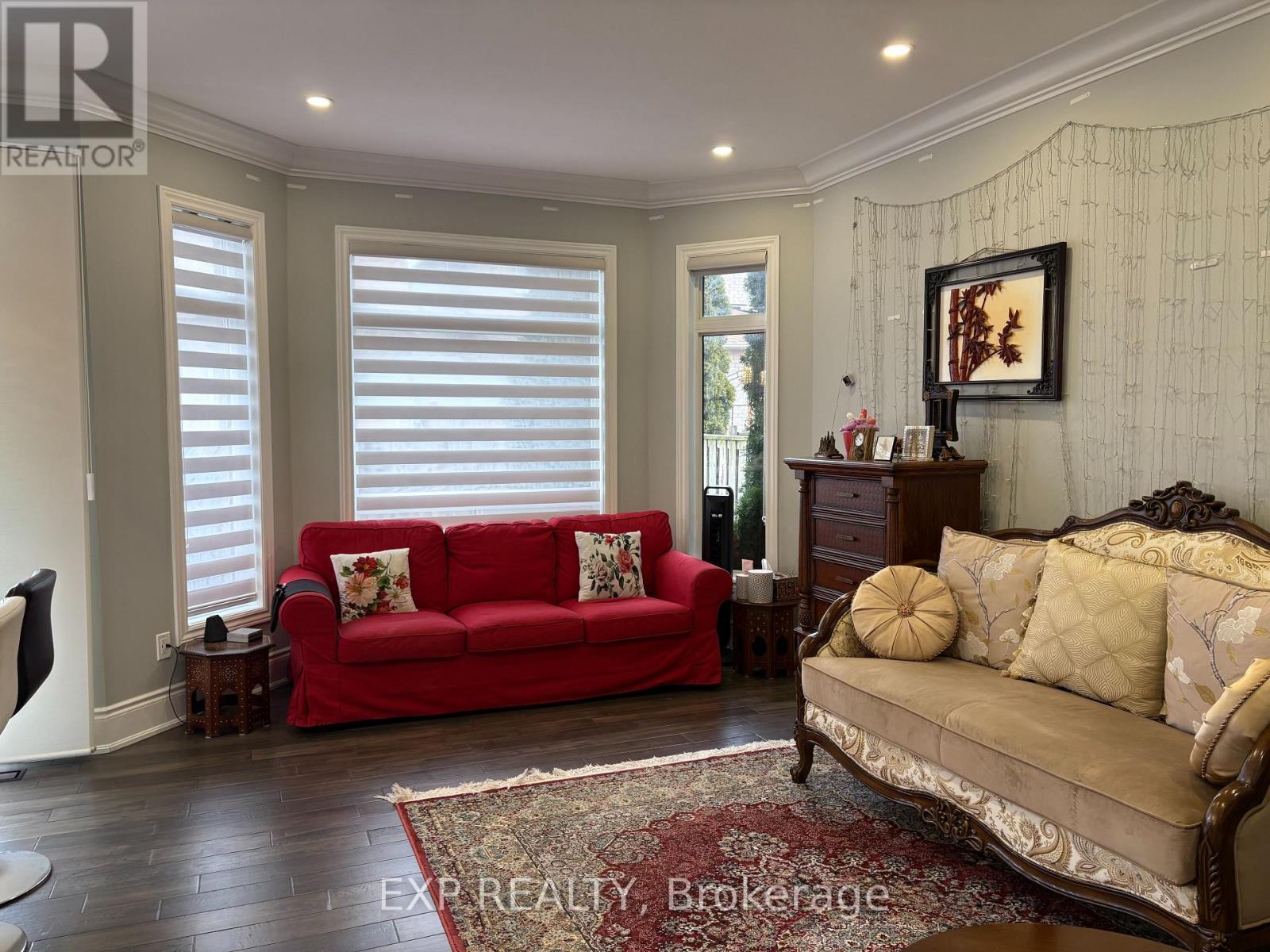 3810 Thomas Street, Mississauga, ON - Indoor Photo Showing Living Room