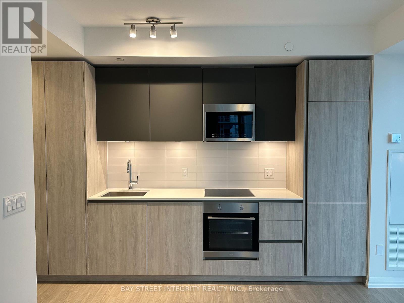 4105 - 8 Widmer Street, Toronto, ON - Indoor Photo Showing Kitchen