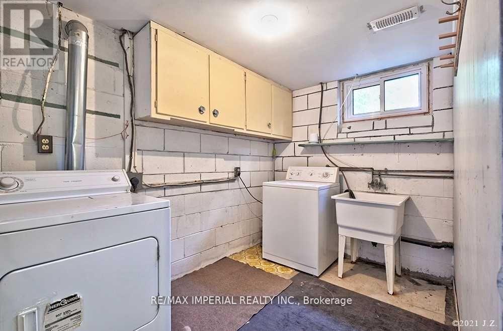 Lower - 711 Gilbert Street W, Whitby, ON - Indoor Photo Showing Laundry Room