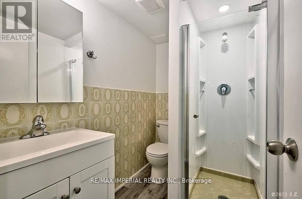 Lower - 711 Gilbert Street W, Whitby, ON - Indoor Photo Showing Bathroom