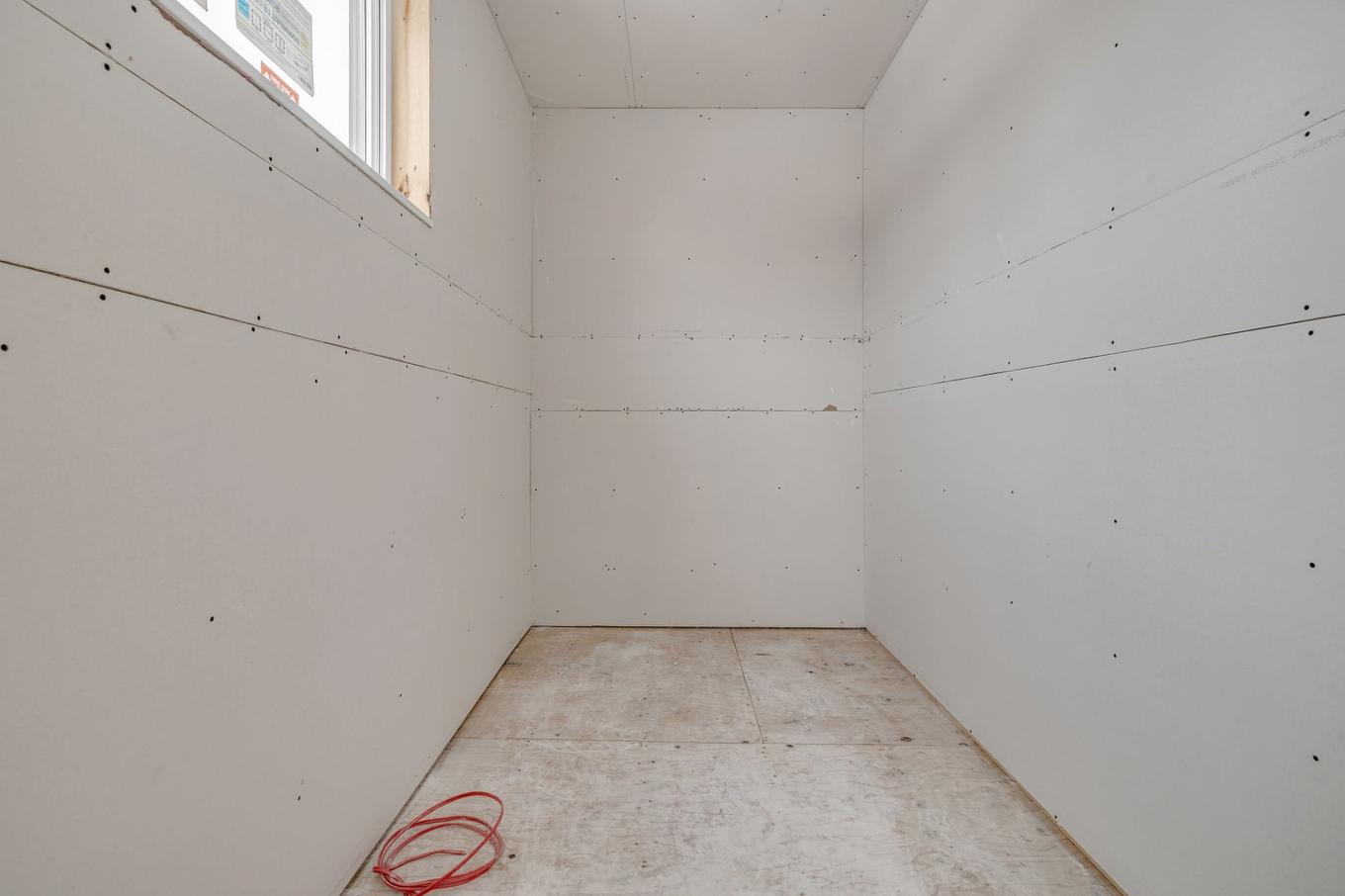 Walk-in closet - 1060 Rue Gabriel-Dumont, Québec (Sainte-Foy/Sillery/Cap-Rouge), QC - Indoor