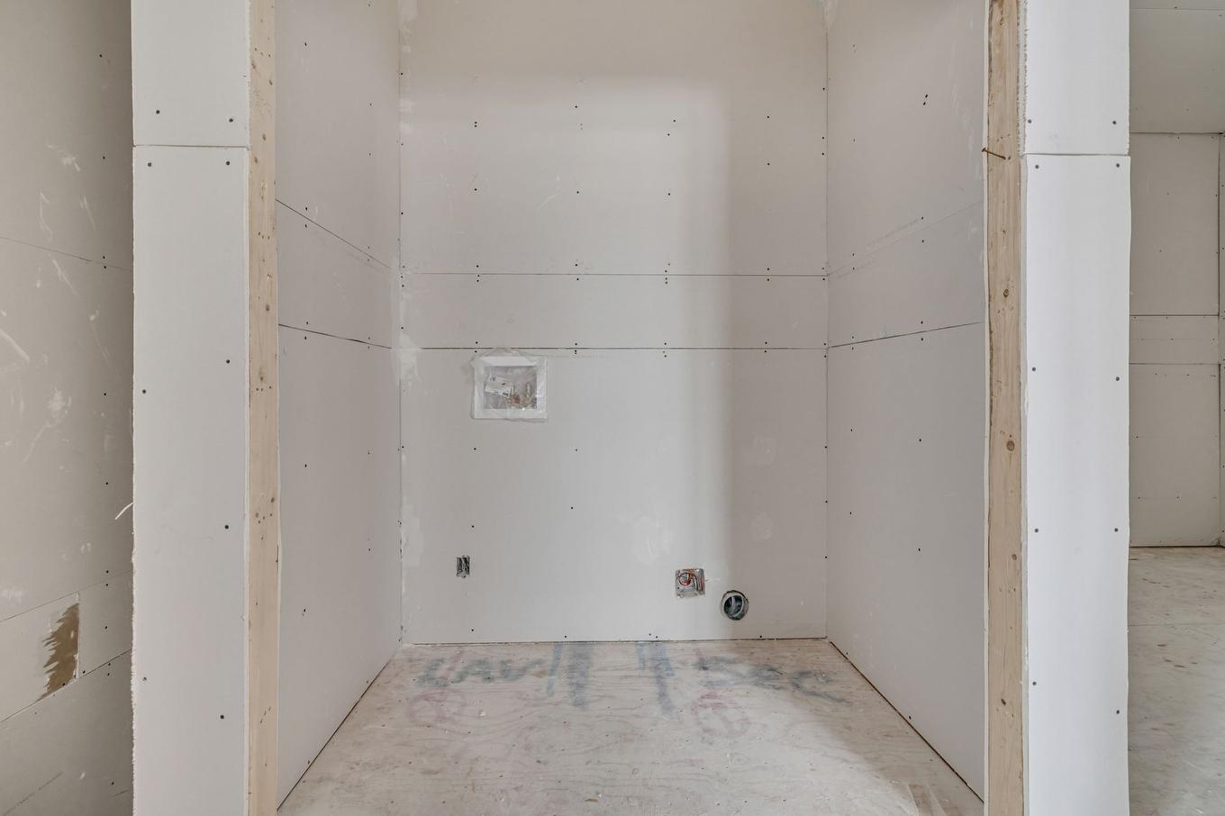 Laundry room - 1060 Rue Gabriel-Dumont, Québec (Sainte-Foy/Sillery/Cap-Rouge), QC - Indoor Photo Showing Other Room