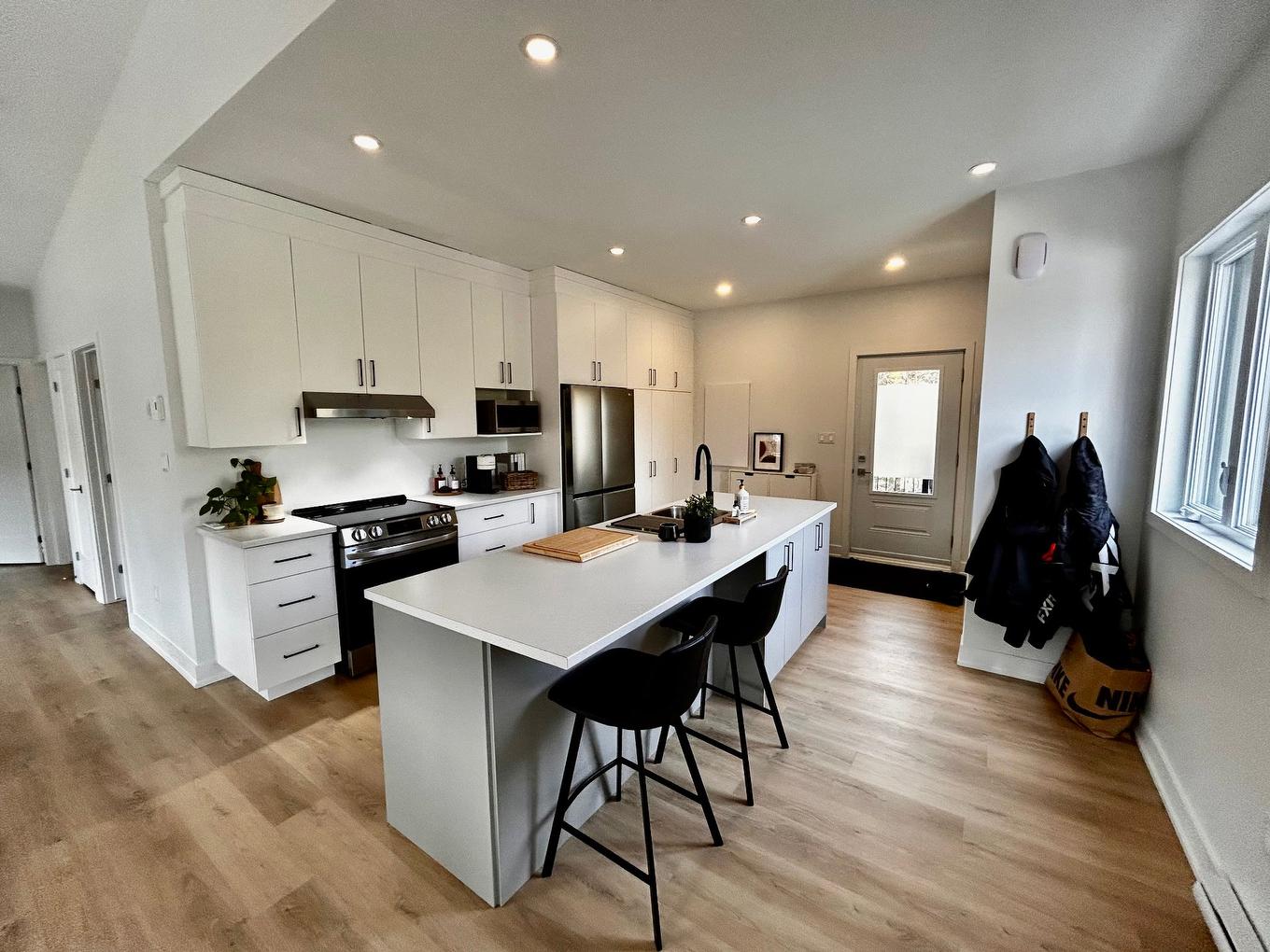 Cuisine - 8 Ch. Sisttie, La Pêche, QC - Indoor Photo Showing Kitchen With Double Sink With Upgraded Kitchen