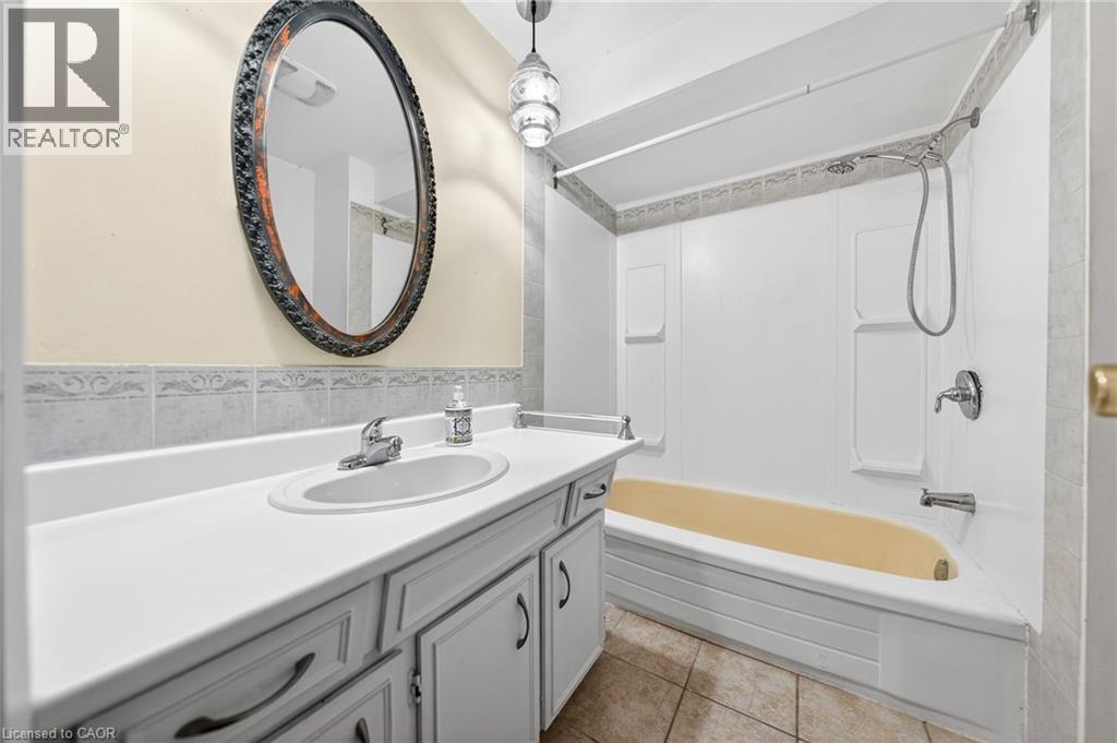 539 Willow Road Unit# 66, Guelph, ON - Indoor Photo Showing Bathroom