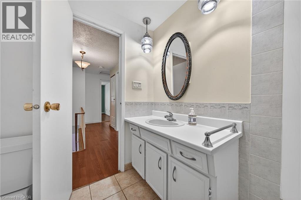 539 Willow Road Unit# 66, Guelph, ON - Indoor Photo Showing Bathroom