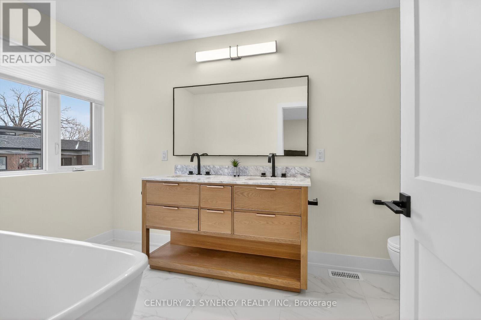 116 King George Street, Ottawa, ON - Indoor Photo Showing Bathroom