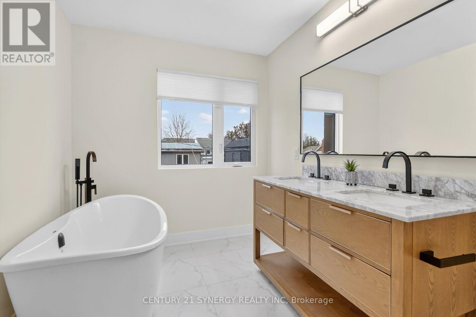 116 King George Street, Ottawa, ON - Indoor Photo Showing Bathroom