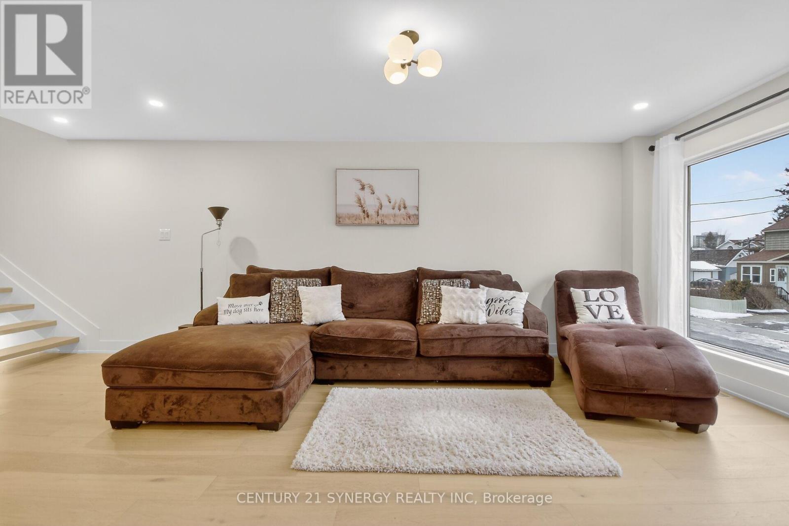 116 King George Street, Ottawa, ON - Indoor Photo Showing Living Room