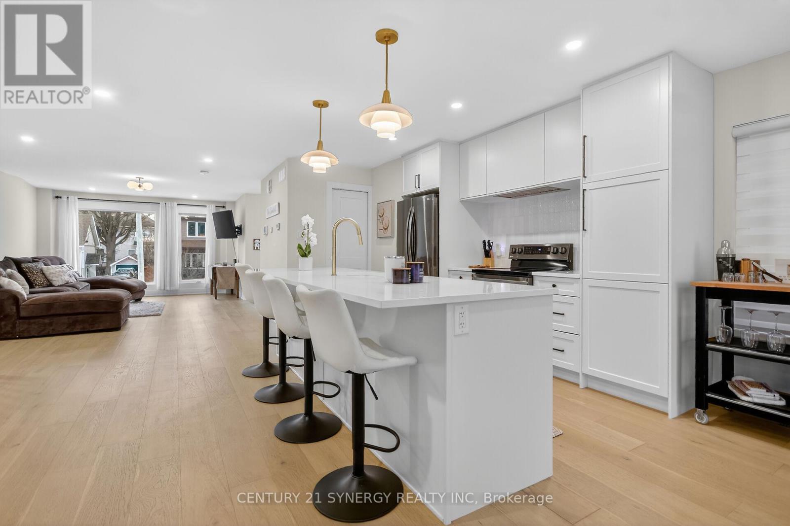 116 King George Street, Ottawa, ON - Indoor Photo Showing Kitchen With Upgraded Kitchen