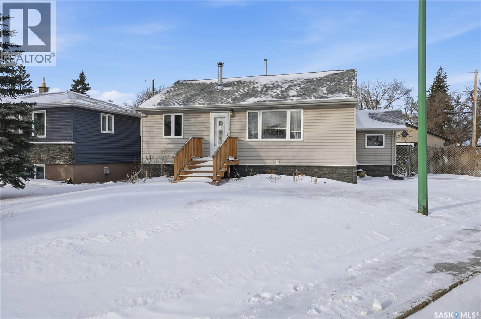 600 Mullin Avenue E, Regina, SK - Outdoor