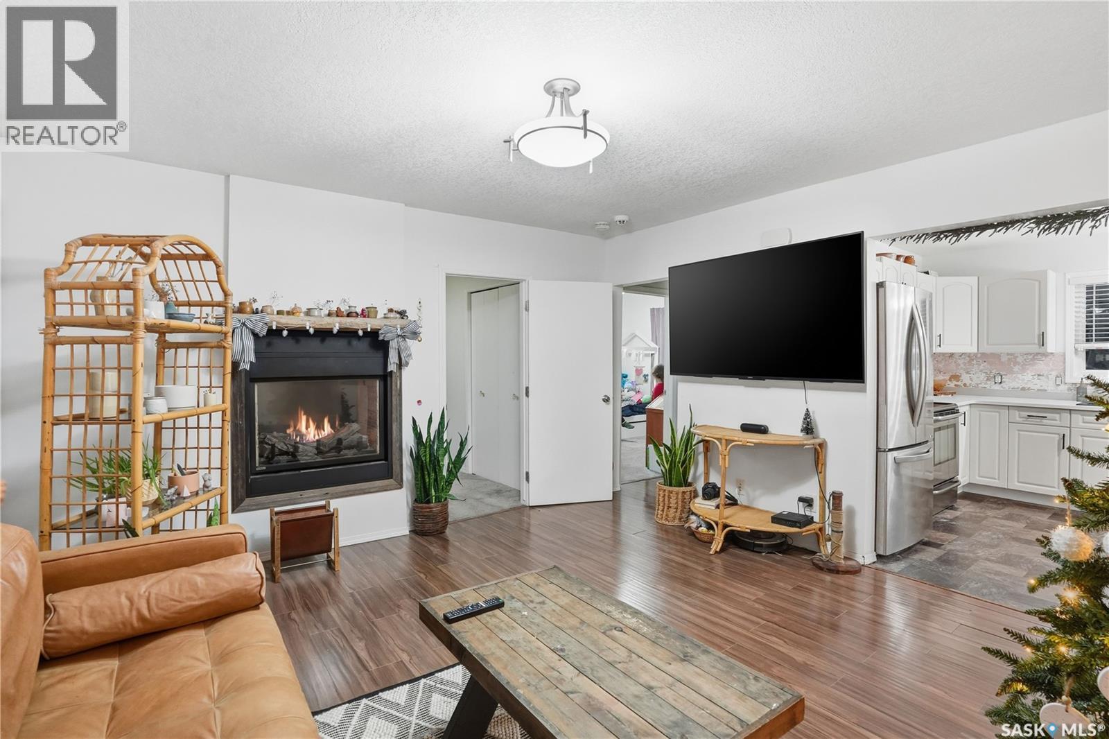 600 Mullin Avenue E, Regina, SK - Indoor Photo Showing Living Room With Fireplace