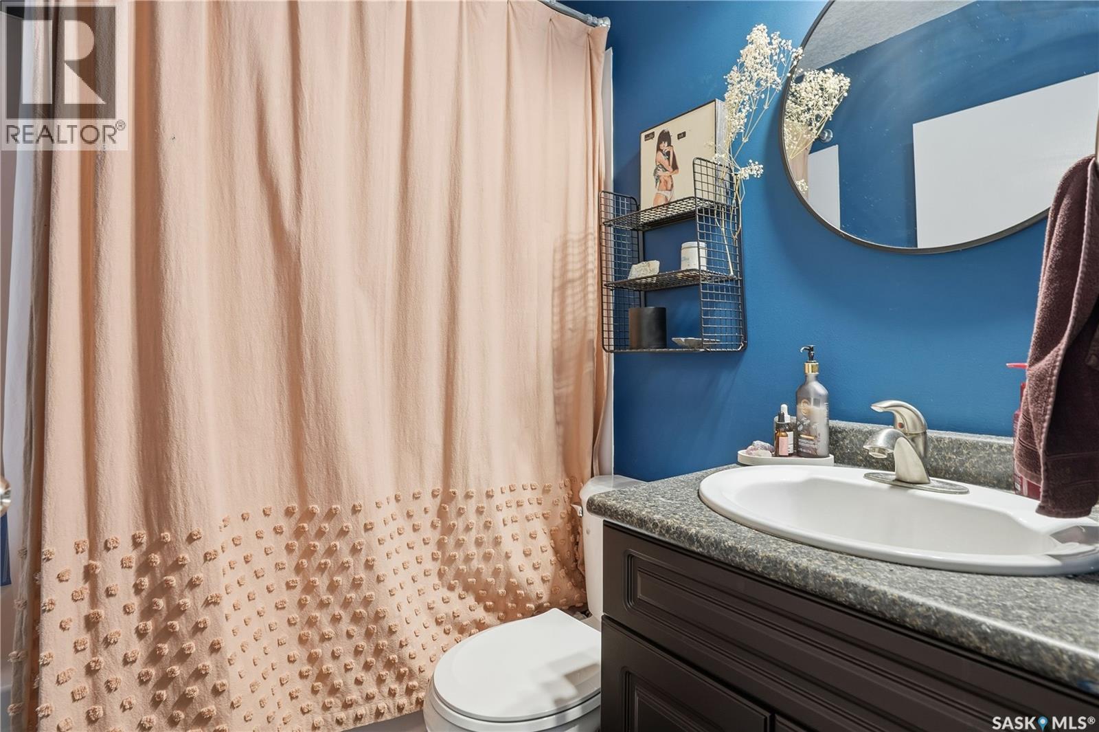 600 Mullin Avenue E, Regina, SK - Indoor Photo Showing Bathroom
