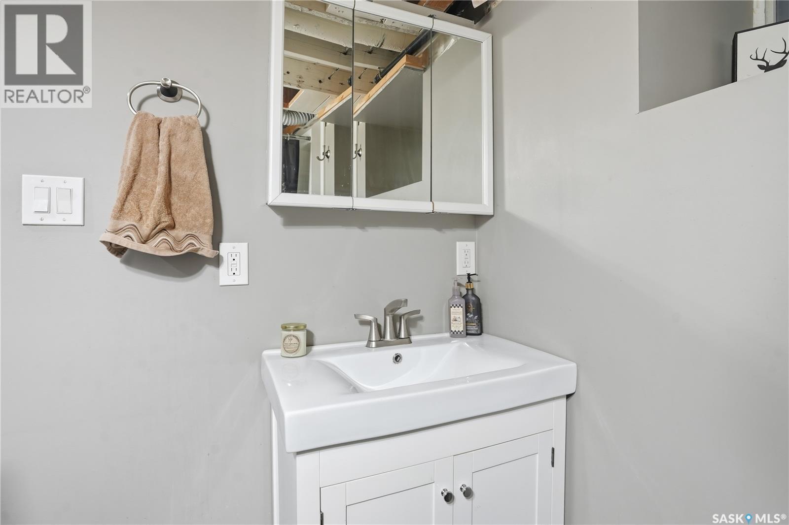 600 Mullin Avenue E, Regina, SK - Indoor Photo Showing Bathroom