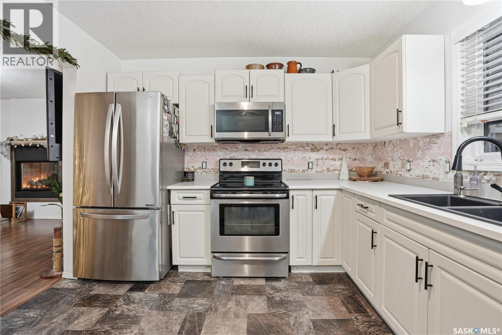 600 Mullin Avenue E, Regina, SK - Indoor Photo Showing Kitchen