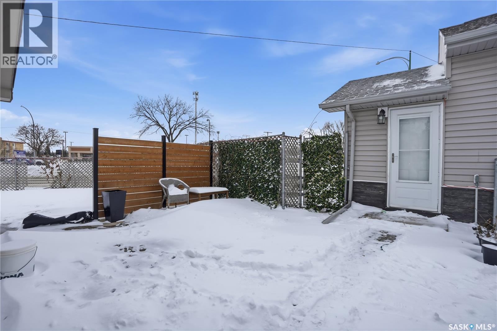 600 Mullin Avenue E, Regina, SK - Outdoor With Exterior