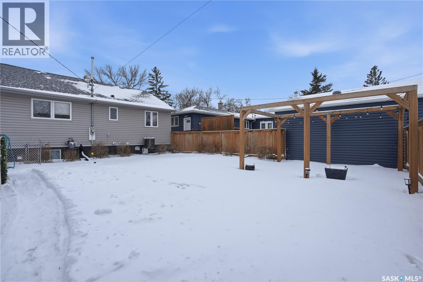 600 Mullin Avenue E, Regina, SK - Outdoor With Exterior