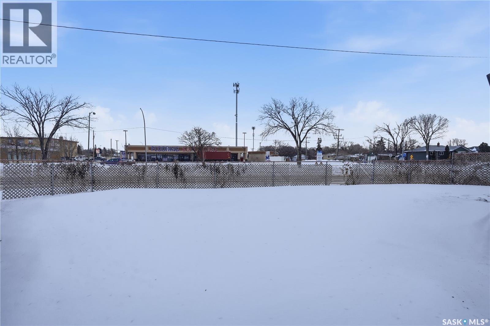 600 Mullin Avenue E, Regina, SK - Outdoor