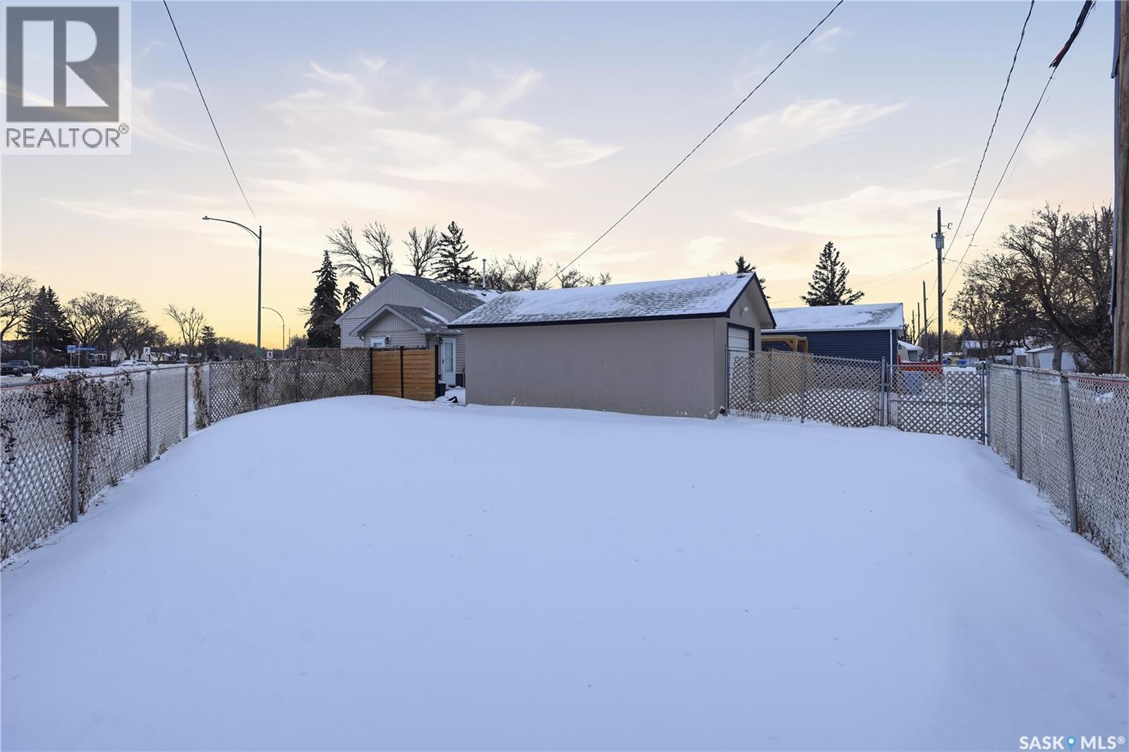 600 Mullin Avenue E, Regina, SK - Outdoor