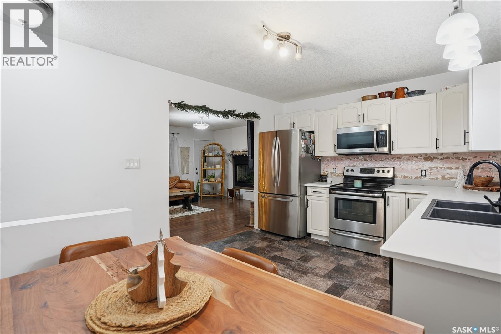 600 Mullin Avenue E, Regina, SK - Indoor Photo Showing Kitchen
